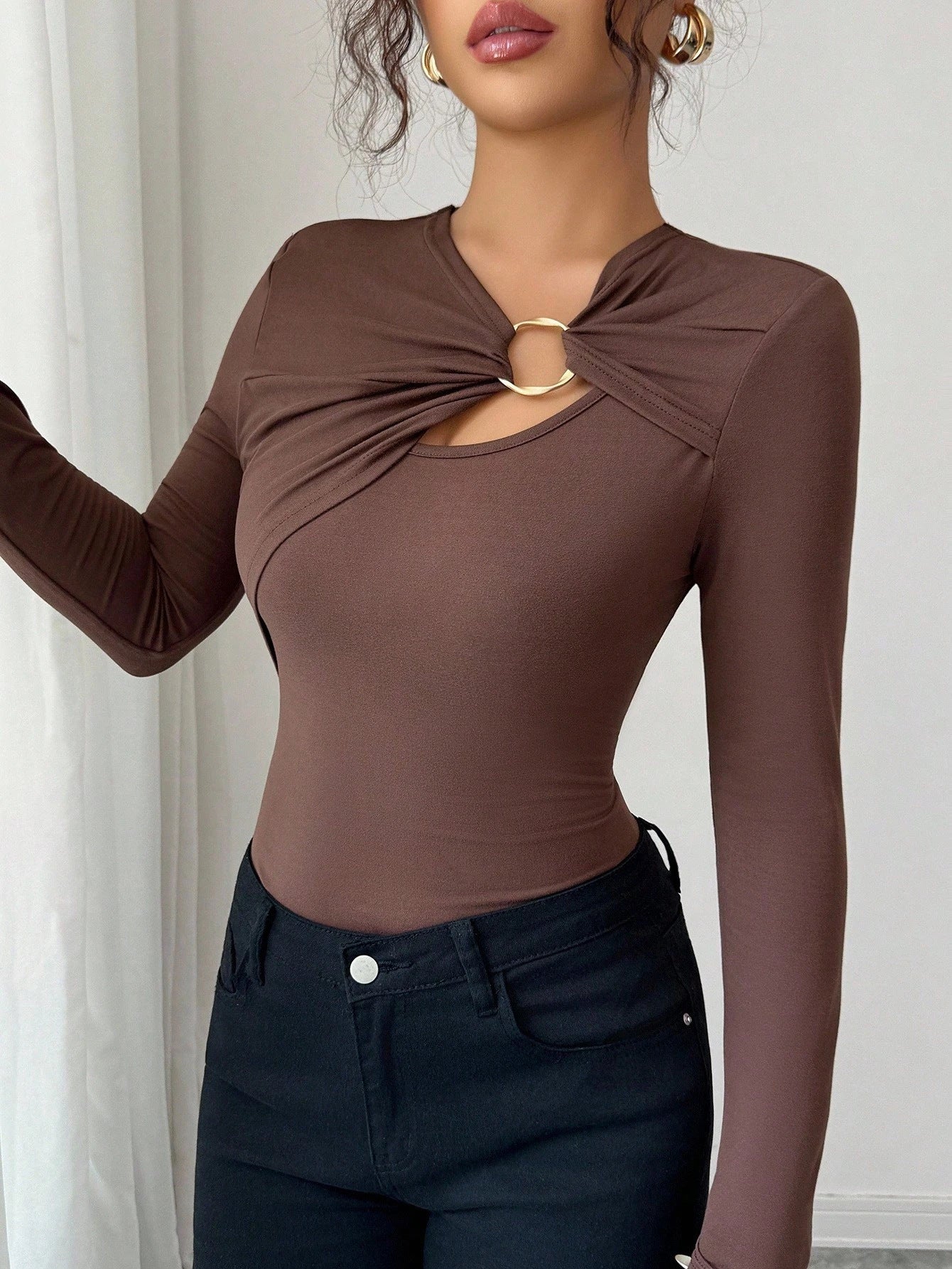 Asymmetric Hollow Metal Trim Slim Top