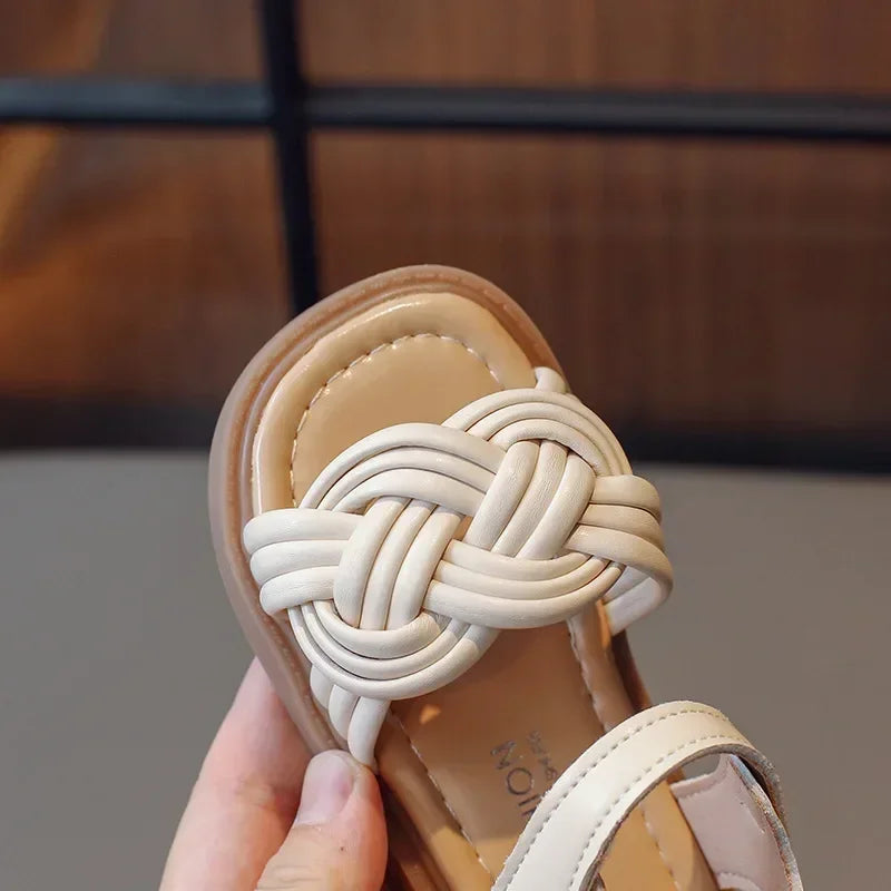 Girls Sandals Kids Fashion Princess Beach Shoes 2025 Brand New Cross Tied Weave Style Fashion Children Summer Sandals Soft Cute
