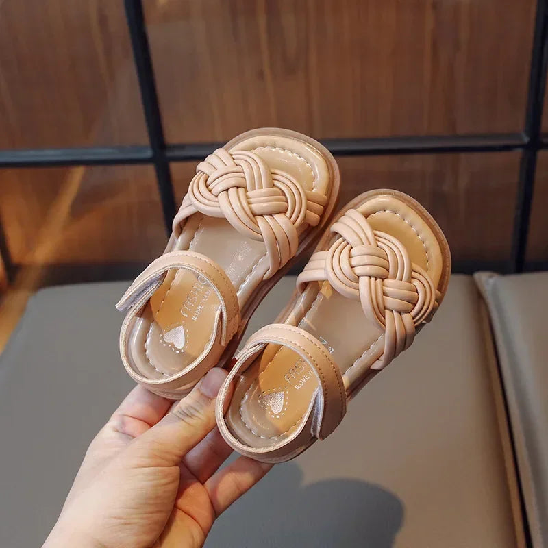 Girls Sandals Kids Fashion Princess Beach Shoes 2025 Brand New Cross Tied Weave Style Fashion Children Summer Sandals Soft Cute